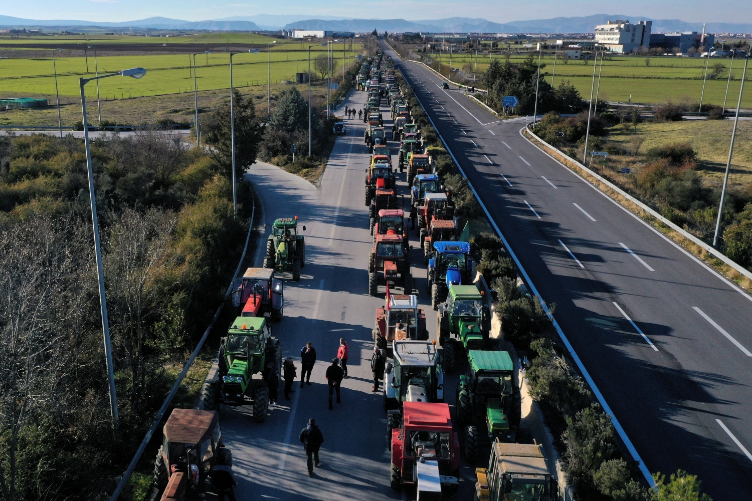 Hy Lạp: Người nông dân chặn các tuyến đường cao tốc chính để phản đối chi phí năng lượng tăng cao