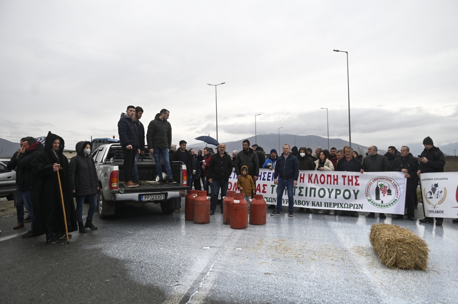 Hy Lạp: Người nông dân chặn các tuyến đường cao tốc chính để phản đối chi phí năng lượng tăng cao