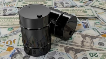 Giá dầu tăng vọt sau khi UAE cam kết với OPEC + hiệp ước cung ứng