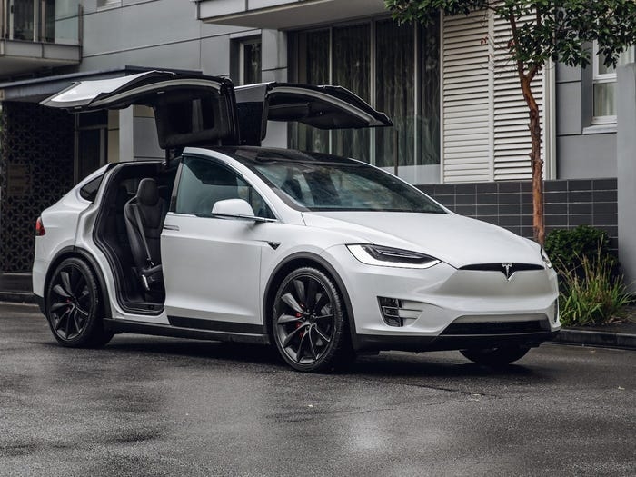 Tesla đang cố gắng duy trì hoạt động sản xuất tại nhà máy ở Thượng Hải