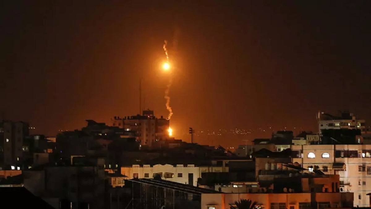 Một tên lửa được phóng từ Dải Gaza - Israel