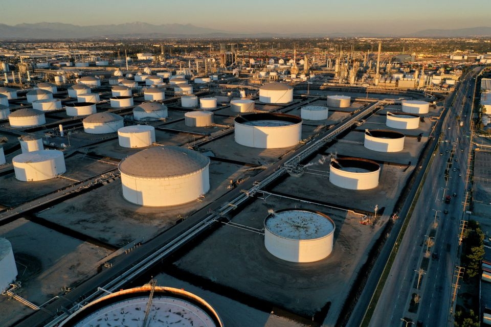 Giá dầu sụt giảm 7% khi Hoa Kỳ giải phóng nguồn dự trữ dầu thô