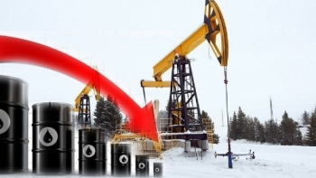 Giá dầu giảm sau lo ngại về lệnh trừng phạt mới với ngành năng lượng Nga