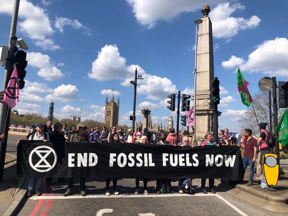 Anh: Các công ty dầu mỏ ngăn chặn các cuộc biểu tình về khí hậu