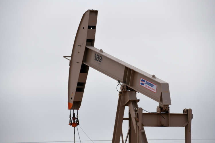 Đường ống dẫn nhiên liệu lớn của Mỹ khởi động lại, giá dầu tăng
