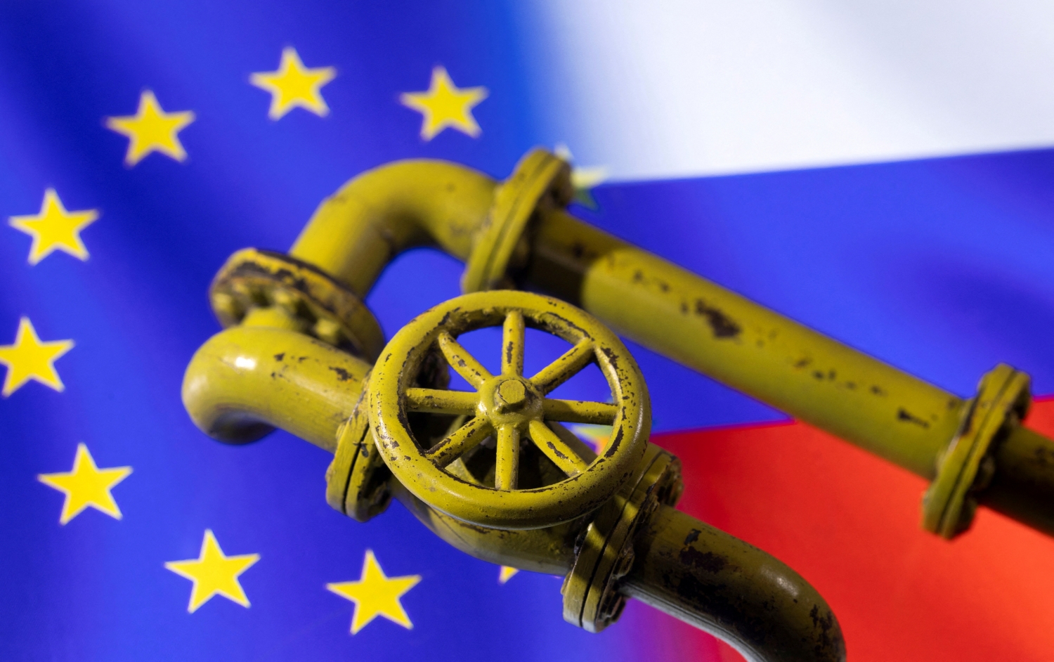 EU công bố kế hoạch 210 tỷ euro để loại bỏ nhiên liệu hóa thạch của Nga