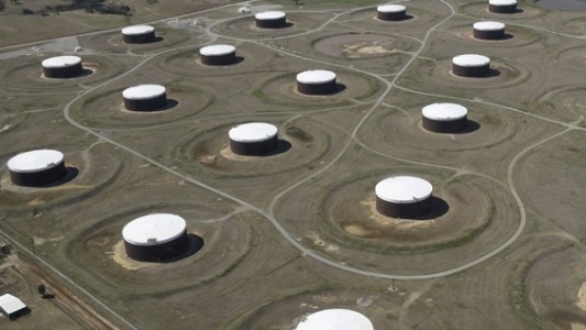 Hoa Kỳ: Tồn kho dầu thô tiếp tục giảm nhanh