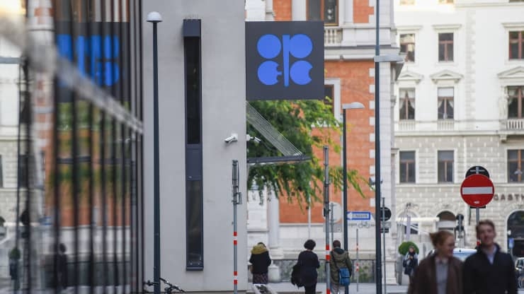 OPEC+ tìm kiếm thỏa thuận về chính sách sản lượng dầu
