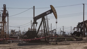 Giá dầu thô của Mỹ giảm 6% trong khi OPEC+ chuẩn bị thúc đẩy sản xuất