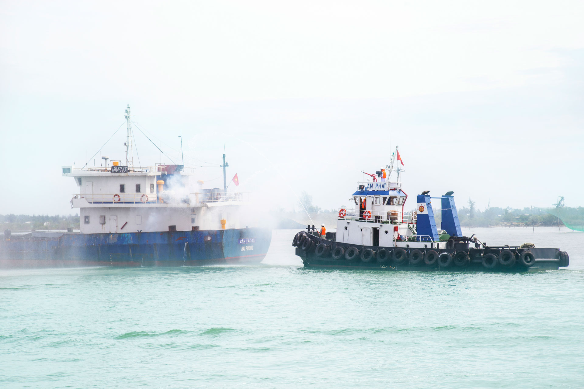 Diễn tập phối hợp tìm kiếm, cứu nạn hàng hải tại  cảng Chu Lai
