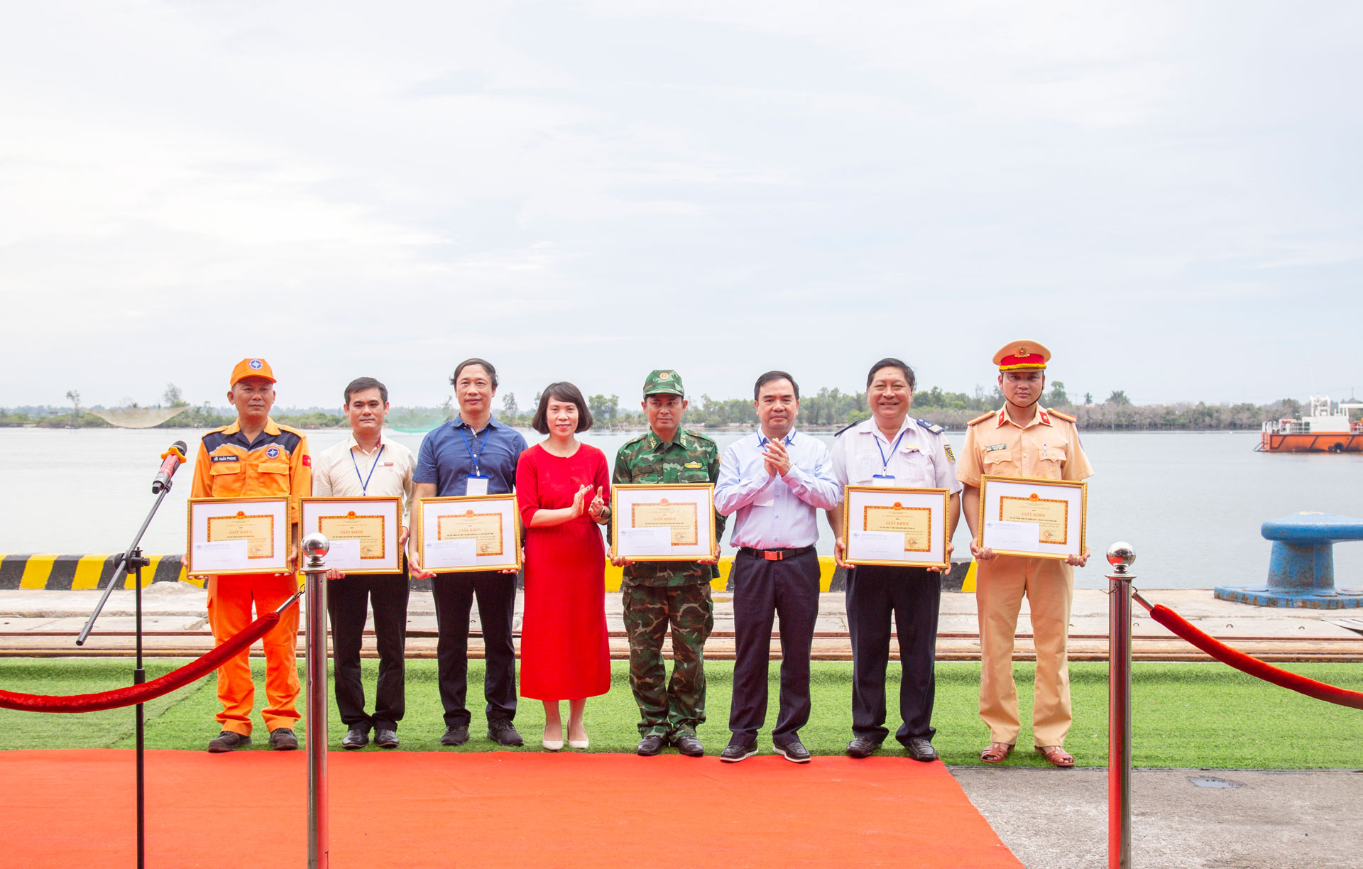 Diễn tập phối hợp tìm kiếm, cứu nạn hàng hải tại  cảng Chu Lai