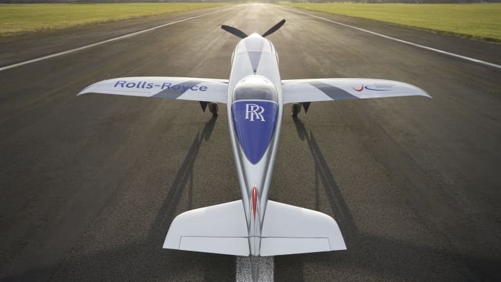Rolls-Royce: Máy bay điện - một “Tinh thần đổi mới”