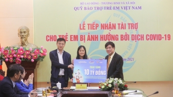 Vinamilk ủng hộ 10 tỷ đồng và 1 triệu ly sữa chăm sóc trẻ em có hoàn cảnh khó khăn trong đại dịch