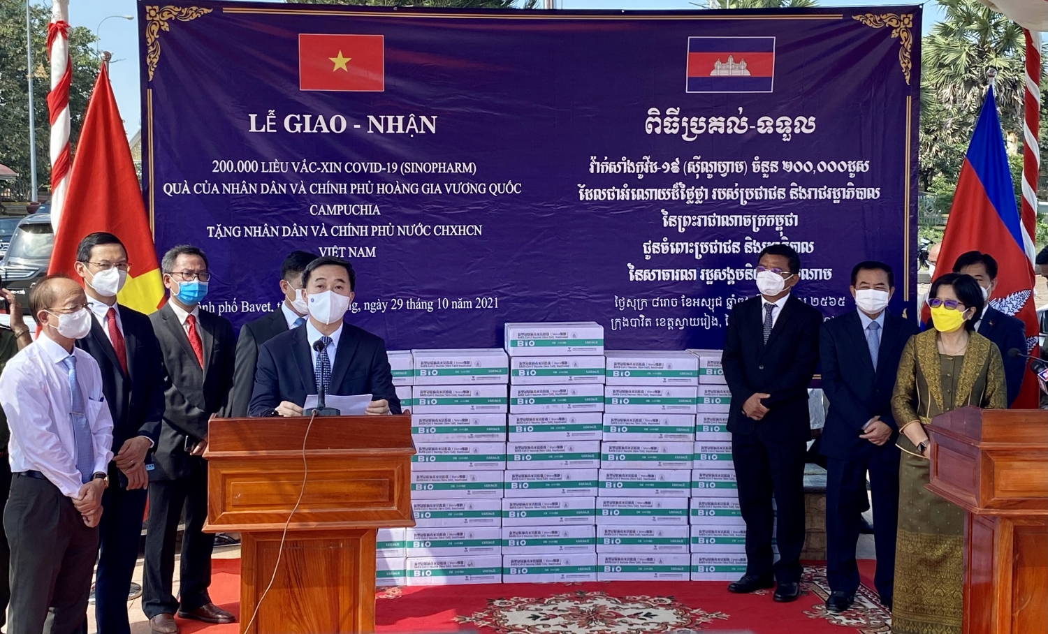 Chính phủ Campuchia tặng Việt Nam 200.000 liều vắc-xin phòng Covid-19