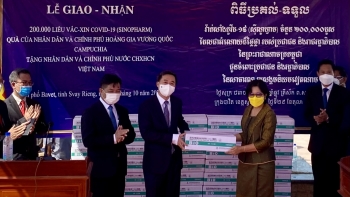 Chính phủ Campuchia tặng Việt Nam 200.000 liều vắc-xin phòng Covid-19