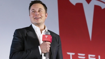 Tỷ phú chơi ngông Elon Musk bán cổ phiếu Tesla với số tiền khủng
