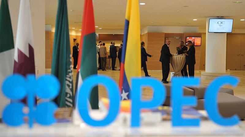 'Canh bạc' tăng sản lượng của OPEC + đã được đền đáp