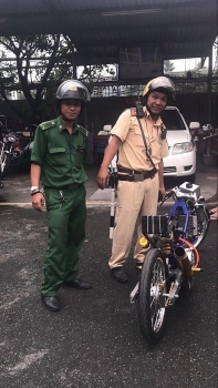 CSGT tóm gọn xe "quái thú" gầm rú ở cửa ngõ Sài Gòn