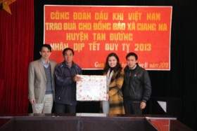 Công đoàn Dầu khí Việt Nam tặng quà Tết cho đồng bào Lai Châu và Điện Biên