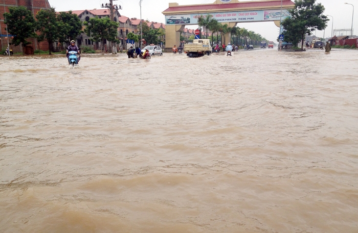 Đại lộ hiện đại nhất Việt Nam chìm trong biển nước