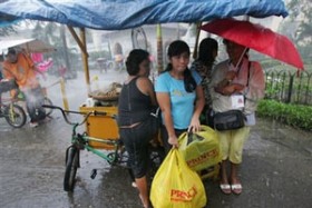 Siêu bão Utor tàn phá Philippines như thế nào?