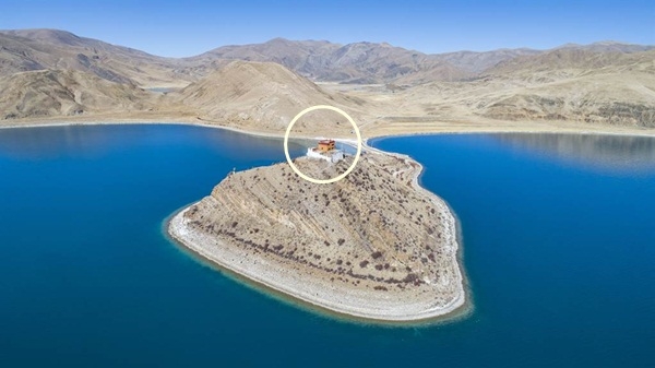 Ngôi chùa bí ẩn ở Tây Tạng, nằm trên hồ thánh là hóa thân con gái Long Vương