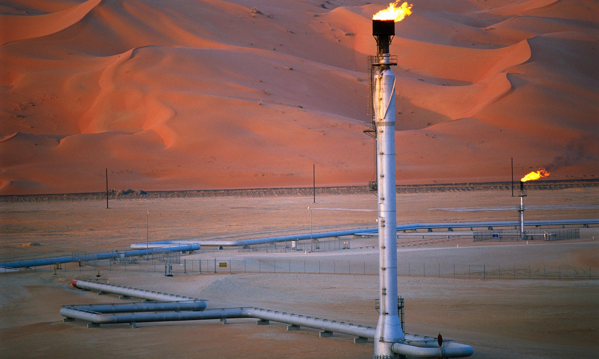 Saudi tăng giá bán dầu thô cho thị trường châu Á và Mỹ