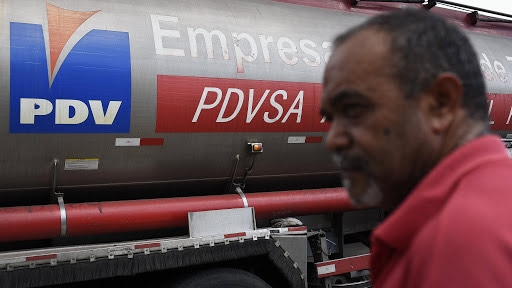 Vận động chính quyền Biden dỡ bỏ cấm vận đổi dầu của Venezuela