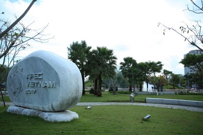 Xem độ hoành tráng của công viên 700 tỷ nằm bên bờ sông Hàn ở Đà Nẵng vừa được khánh thành