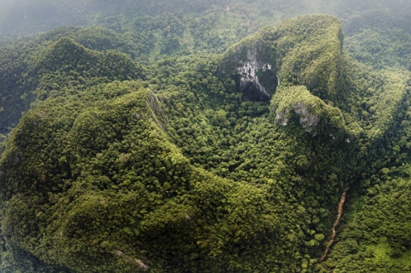 Cận cảnh hố sụt Kong huyền bí ở Phong Nha - Kẻ Bàng