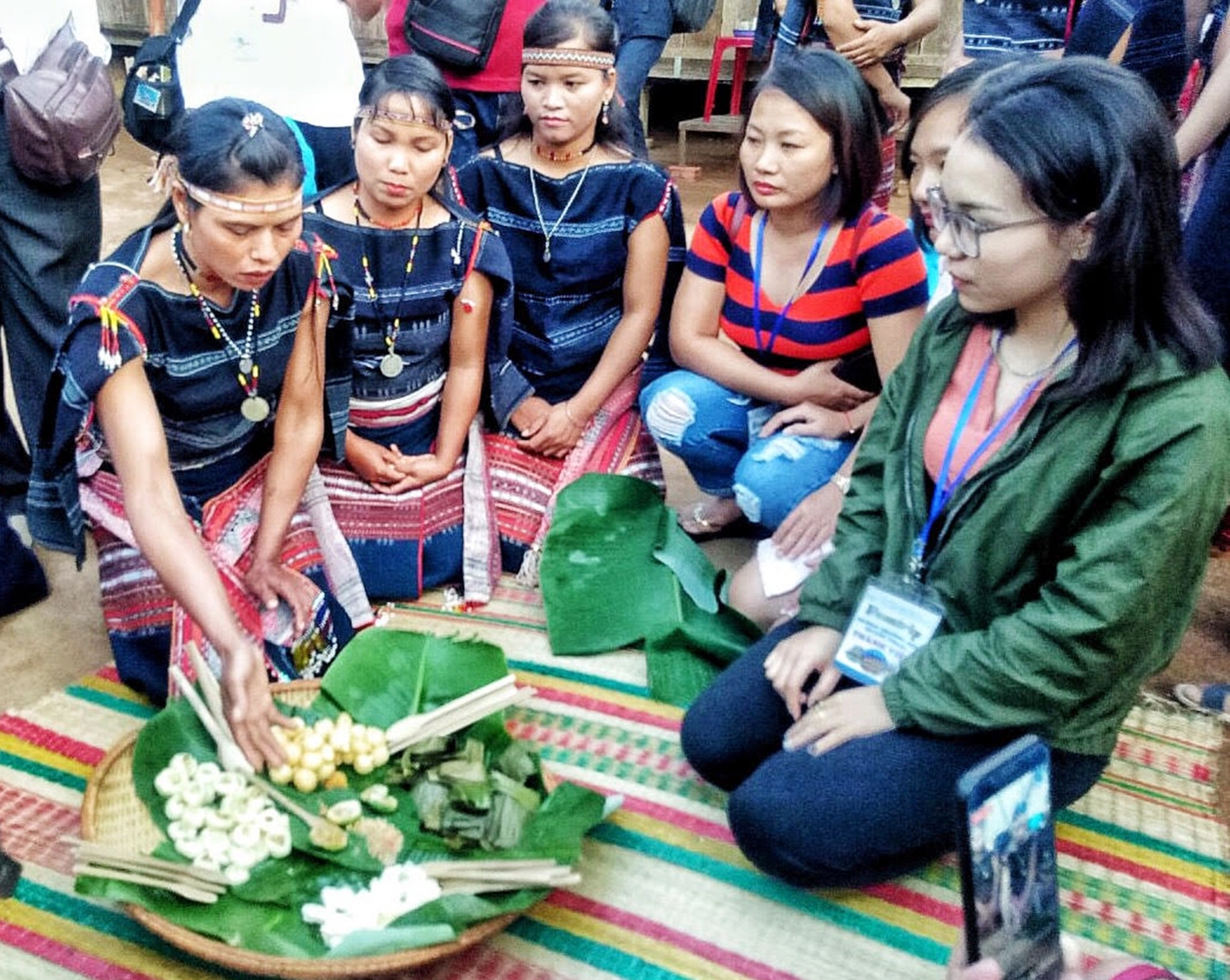 Độc đáo bánh khoai mì ở Mơ Hra