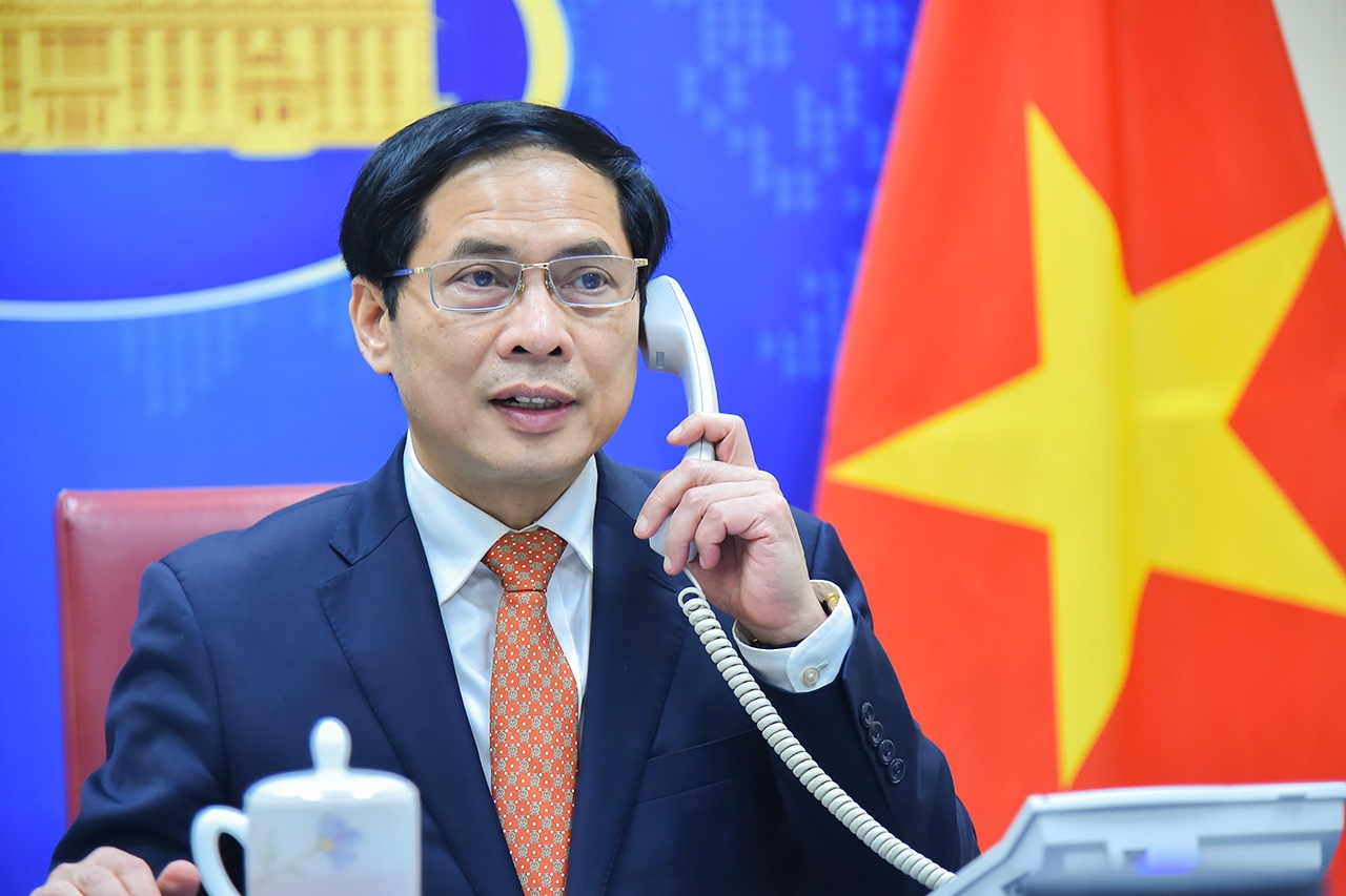 Việt Nam chân thành mong muốn các bên kiềm chế, giảm căng thẳng và tiếp tục nỗ lực đối thoại nhằm tìm giải pháp lâu dài trên cơ sở phù hợp với luật pháp quốc tế
