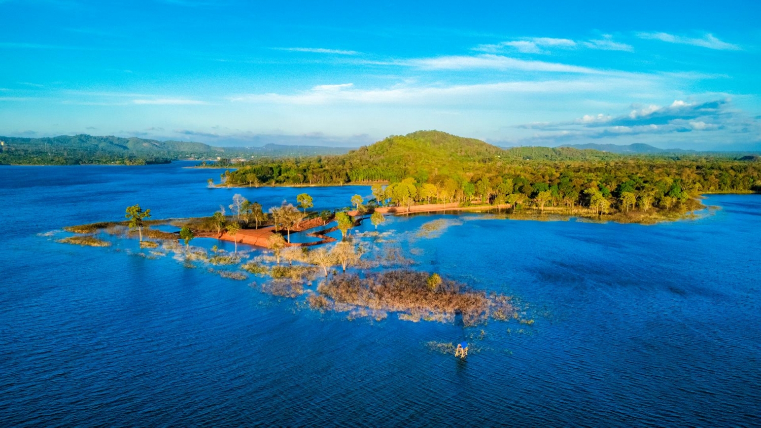 Lâm viên cảnh Ea Kao - Viên ngọc xanh giữa lòng hồ Ea Kao
