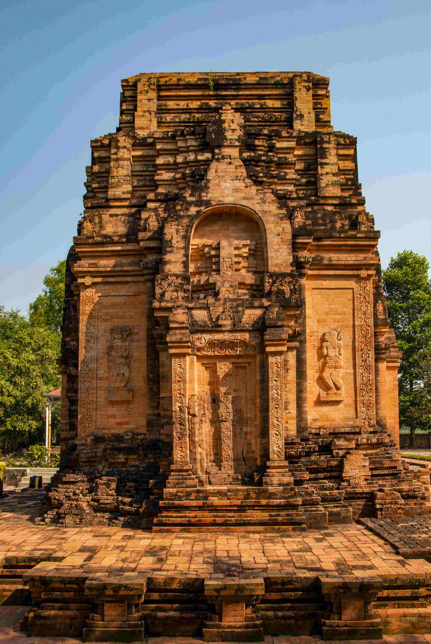 Về Tây Ninh khám phá tháp cổ