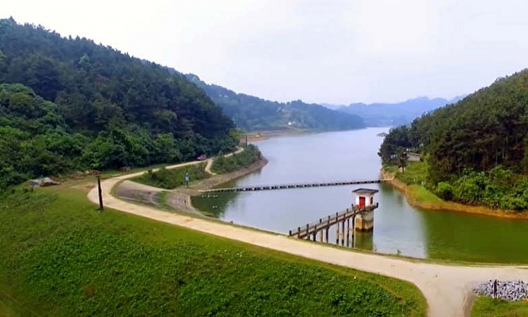 Hồ Bản Chang - Địa điểm du lịch trải nghiệm thú vị những ngày hè