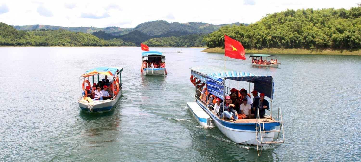 Du lịch Đắk Nông đừng quên ghé hồ Tà Đùng