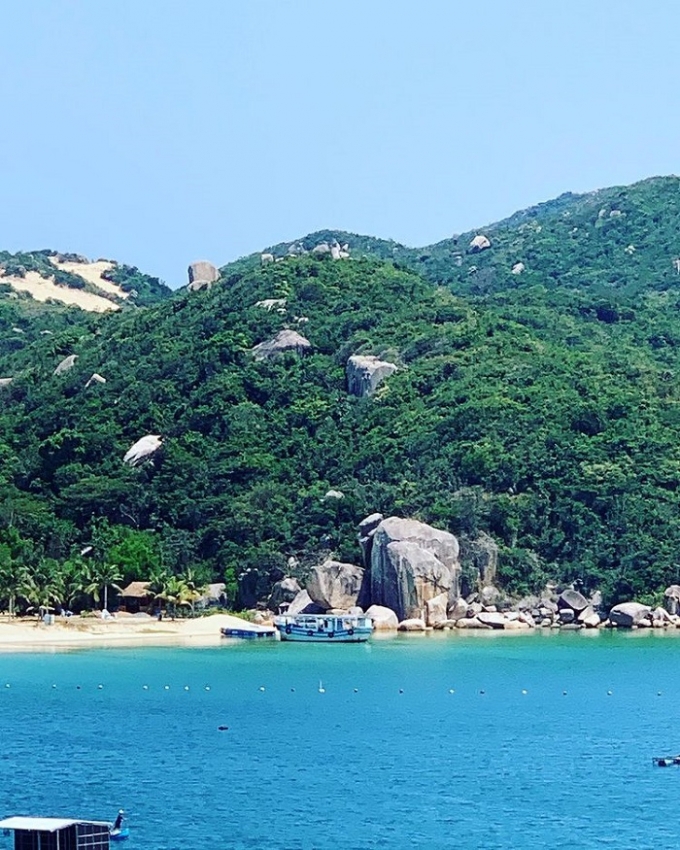 Vẻ đẹp độc đáo của vịnh Vân Phong