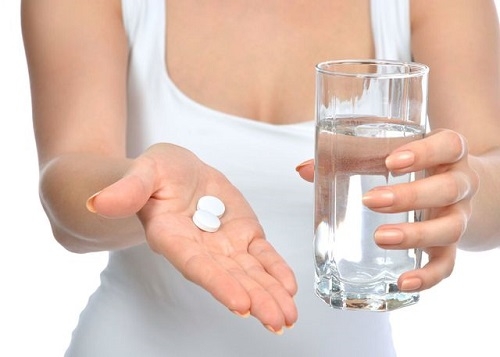 Lý do bác sĩ thường khuyên bệnh nhân nên uống nhiều nước khi uống thuốc