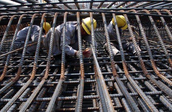 Doanh nghiệp nhà thầu xin tạm dừng thi công chờ bình ổn giá vật liệu xây dựng