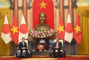 Chủ tịch nước Nguyễn Xuân Phúc tiếp và mời cơm thân mật Thủ tướng Nhật Bản