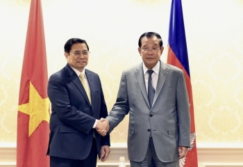 Thủ tướng Phạm Minh Chính gặp Thủ tướng Campuchia Hun Sen nhân dịp tham dự Hội nghị cấp cao đặc biệt ASEAN - Hoa Kỳ
