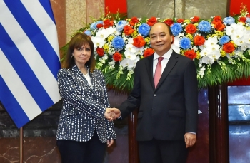 Chủ tịch nước Nguyễn Xuân Phúc hội đàm với Tổng thống Hy Lạp Katerina Sakellaropoulou