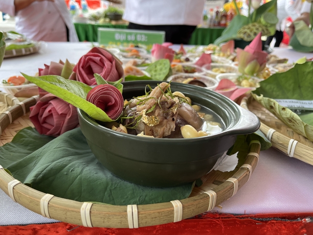 200 món ăn chế biến từ sen được xác lập Kỷ lục Việt Nam và Kỷ lục thế giới