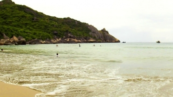 Khám phá bãi biển Trung Lương