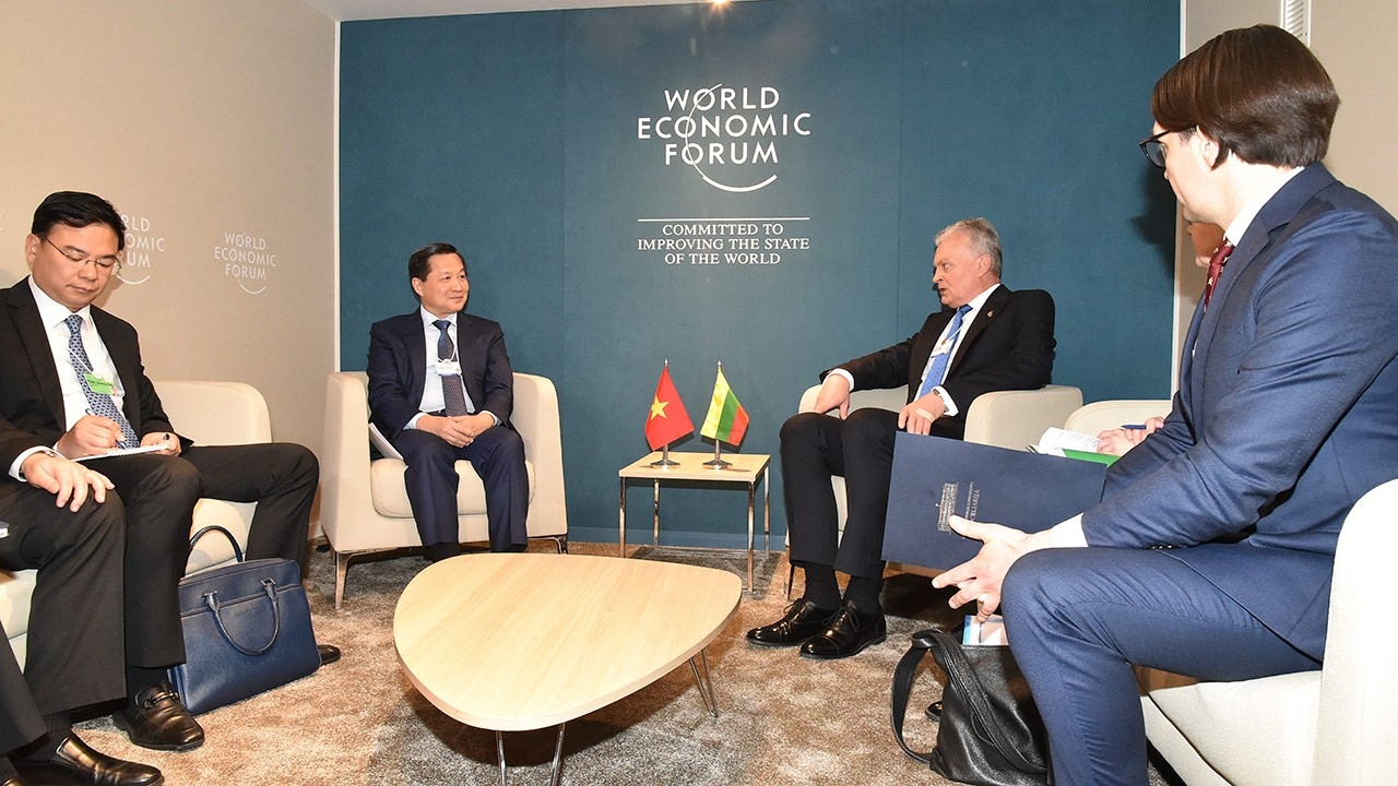 Phó Thủ tướng Lê Minh Khái và các hoạt động song phương bên lề Hội nghị WEF 52