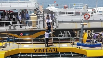Dịch vụ tàu ngầm du lịch độc đáo tại Nha Trang lên báo Anh