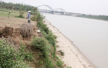 Hà Nội công bố tình huống khẩn cấp sạt lở bờ tả sông Đuống