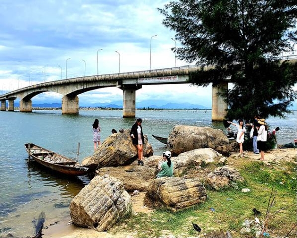 Cầu Tam Giang - Điểm “check- in” quen mà lạ