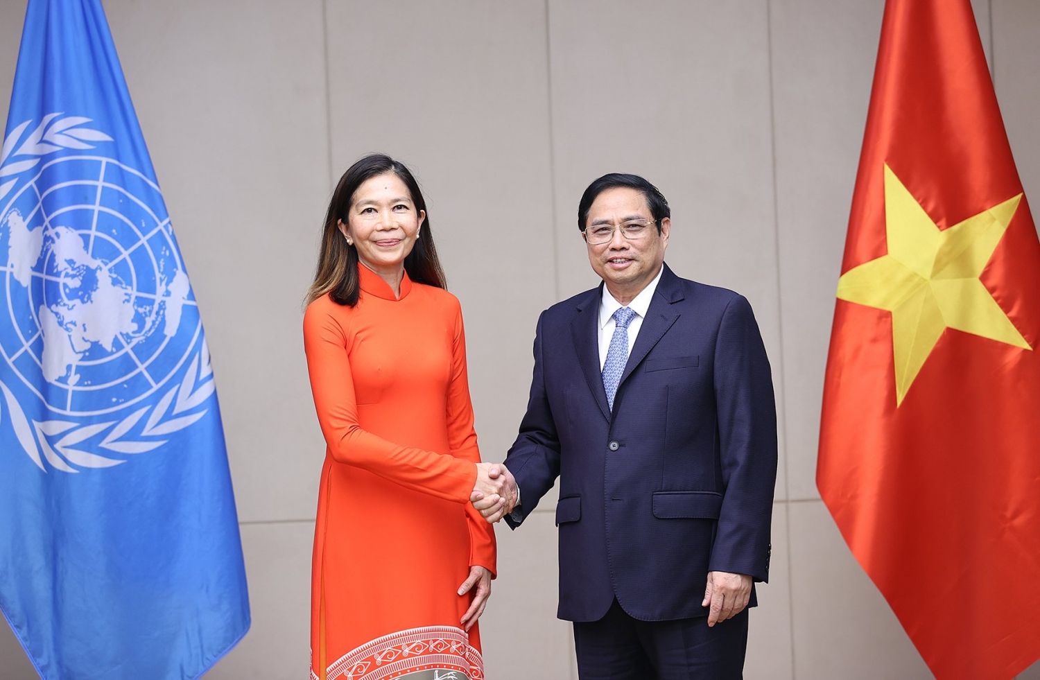 Thủ tướng Phạm Minh Chính tiếp Điều phối viên thường trú Liên hợp quốc trình Quốc thư