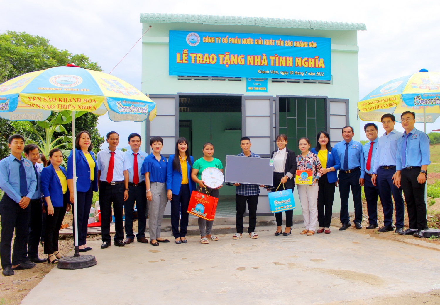 Công ty Cổ Phần Nước giải khát Yến sào Khánh Hòa trao tặng Nhà tình nghĩa tại huyện Khánh Vĩnh